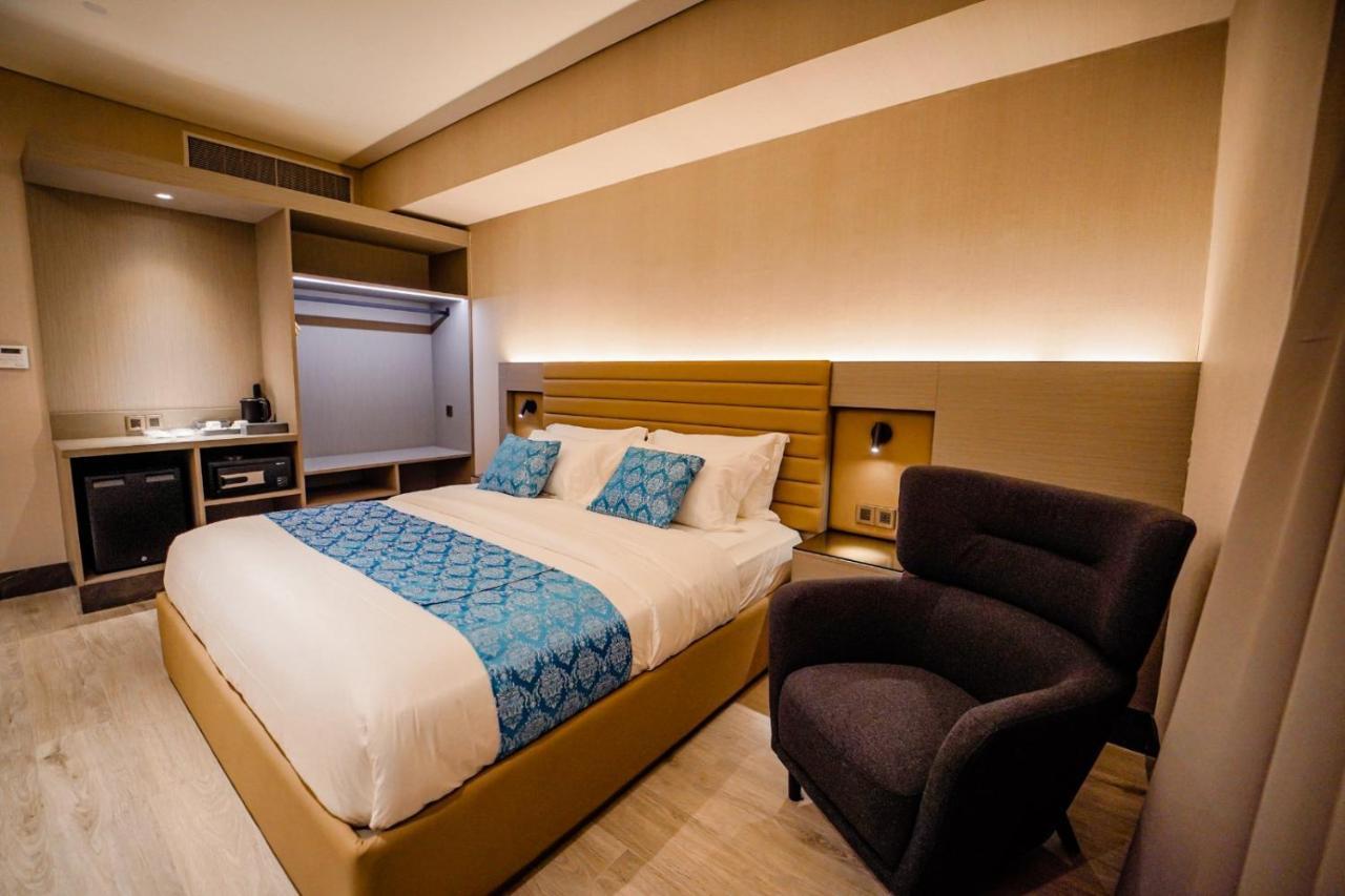 Bayprime Hotel Paranaque City Exteriör bild
